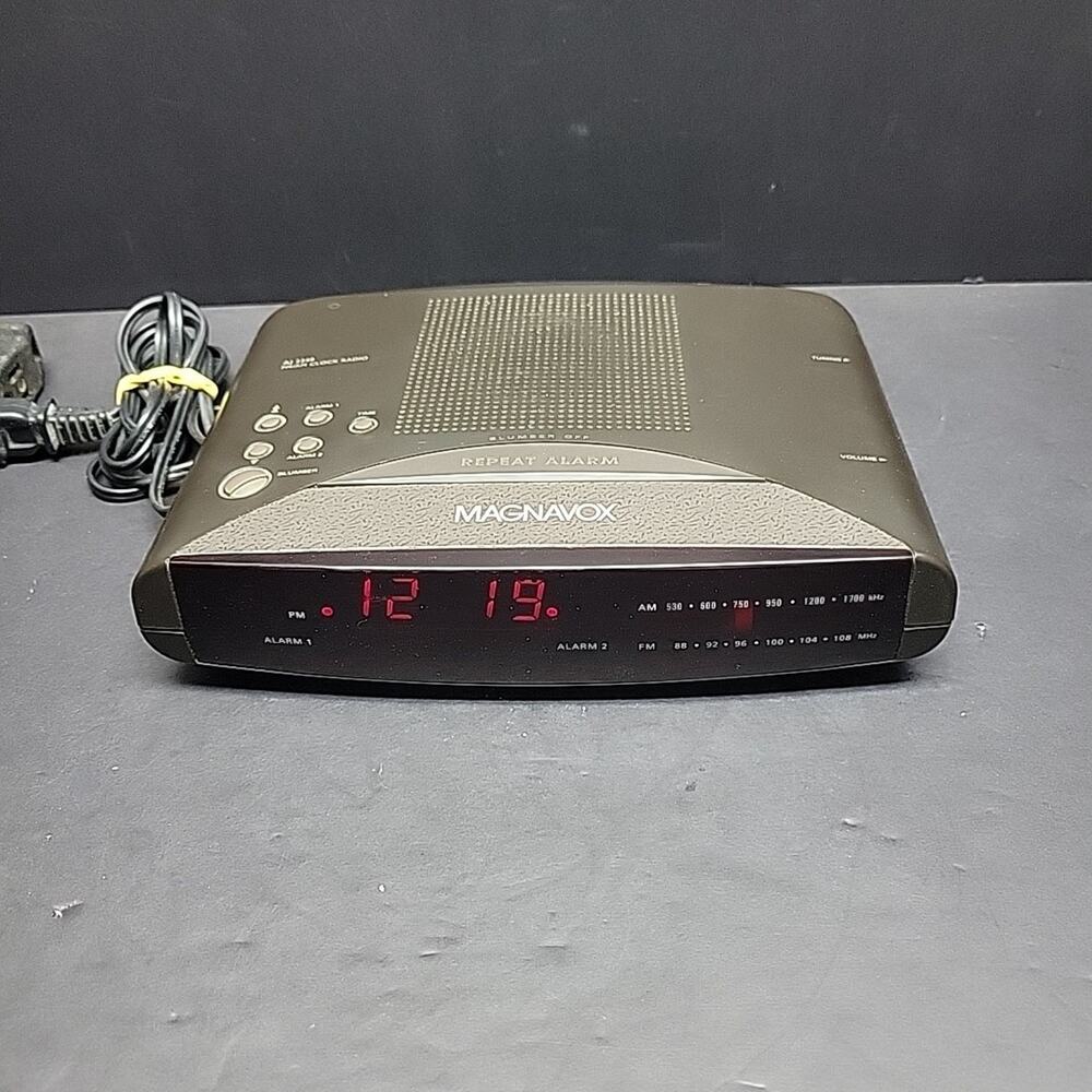 Vintage Magnavox AJ 3240/17 AM/FM Dual Alarm Clock Radio Tested